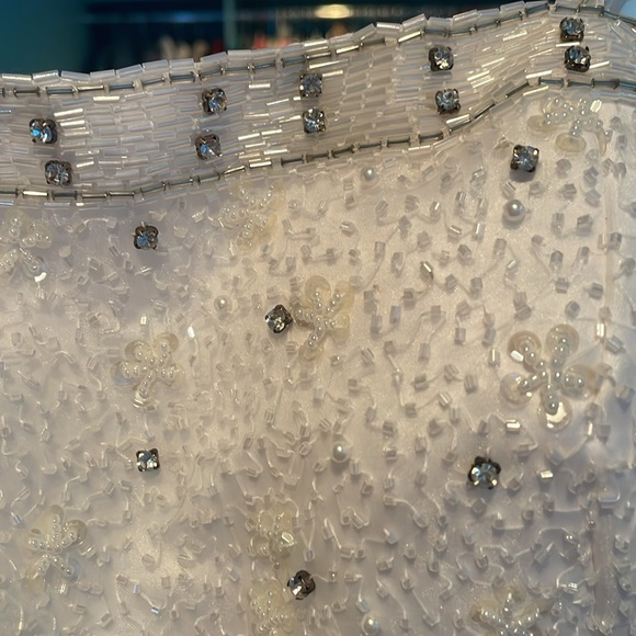 JACQUELINE Sequined and beaded white gown.  Spaghetti straps, size 6. Pristine! - Picture 3 of 8